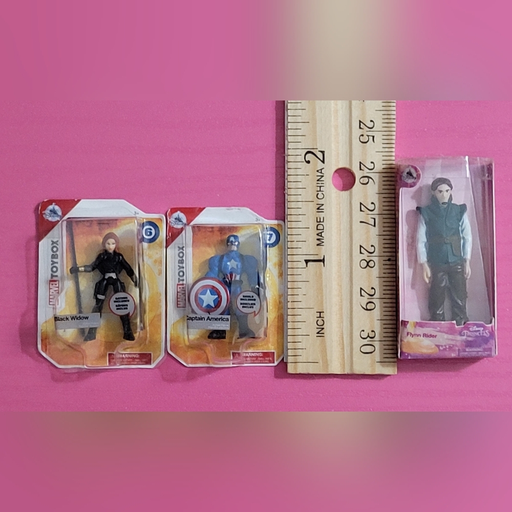Disney Mini Brands Captain America Flynn Rider Black Widow (0377)